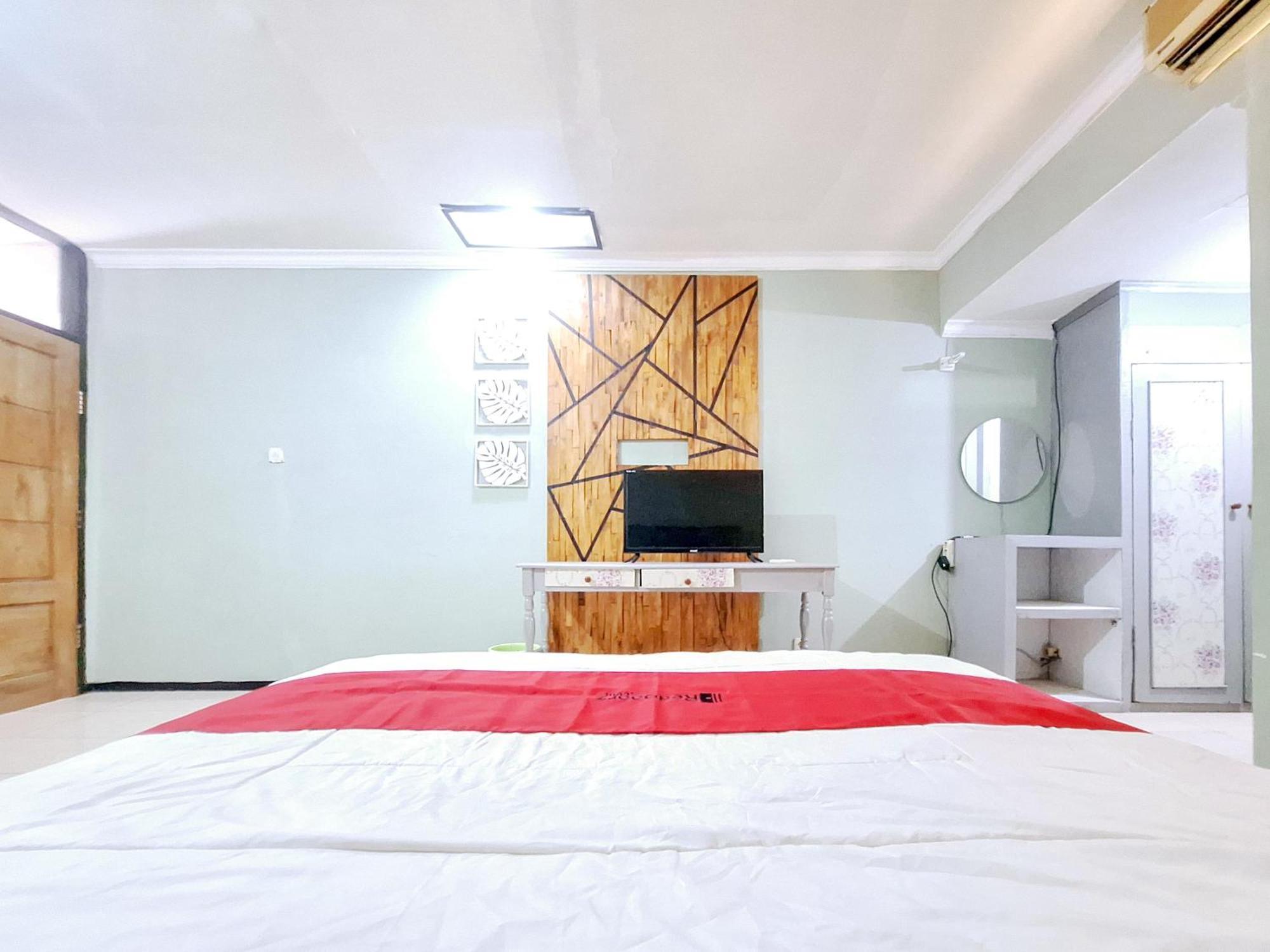 Reddoorz Near Stadion Semeru Lumajang Jawa Timur Екстериор снимка