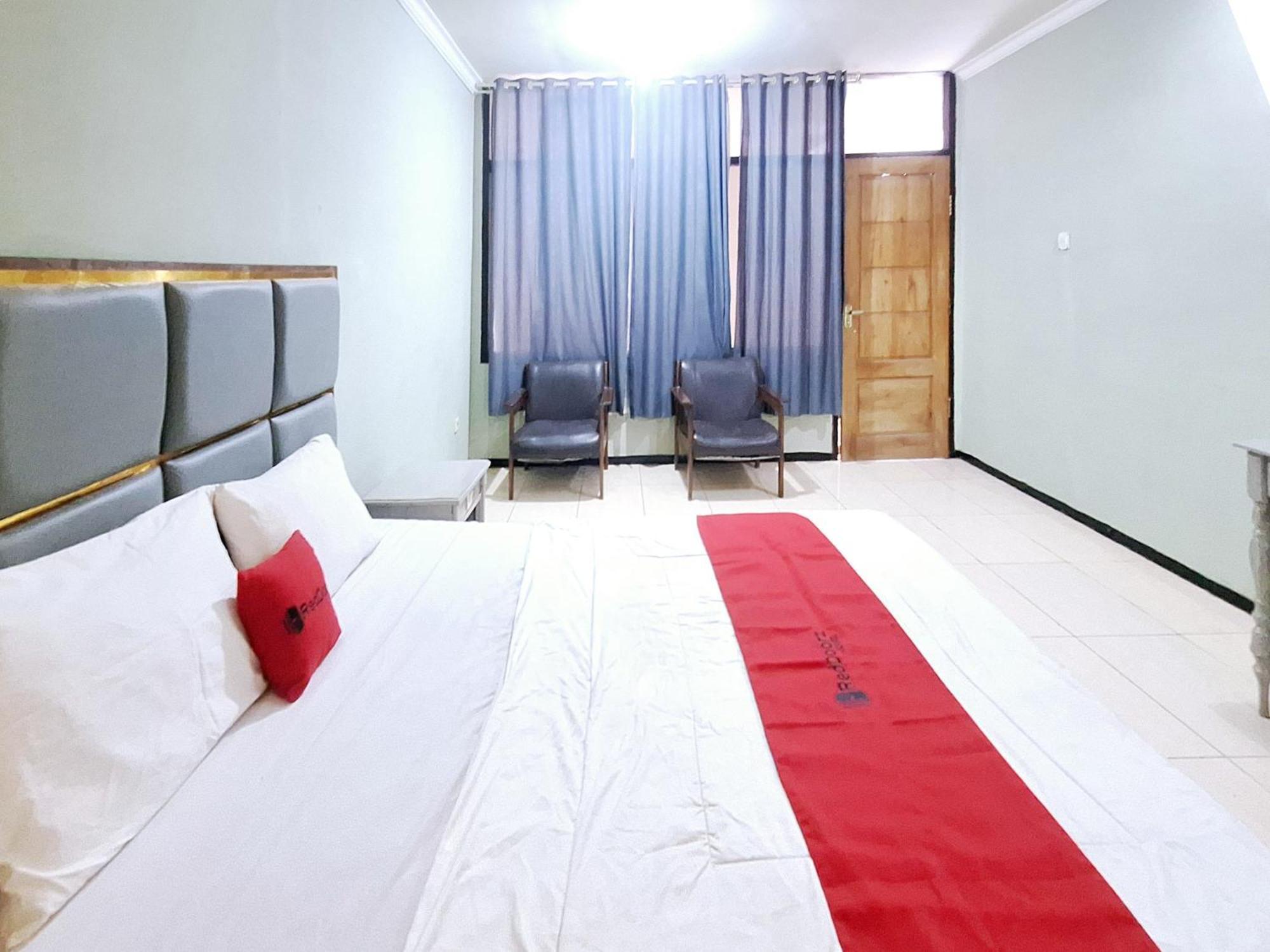 Reddoorz Near Stadion Semeru Lumajang Jawa Timur Екстериор снимка