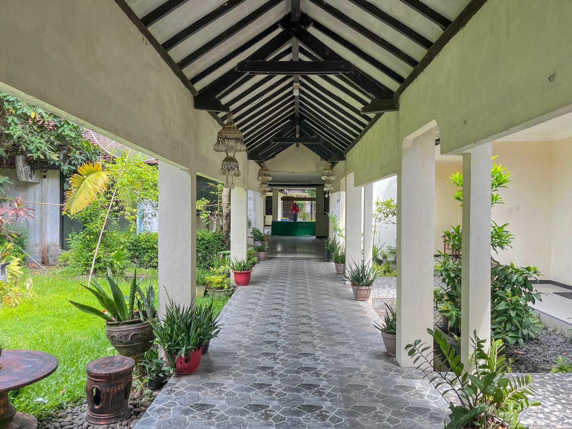 Reddoorz Near Stadion Semeru Lumajang Jawa Timur Екстериор снимка
